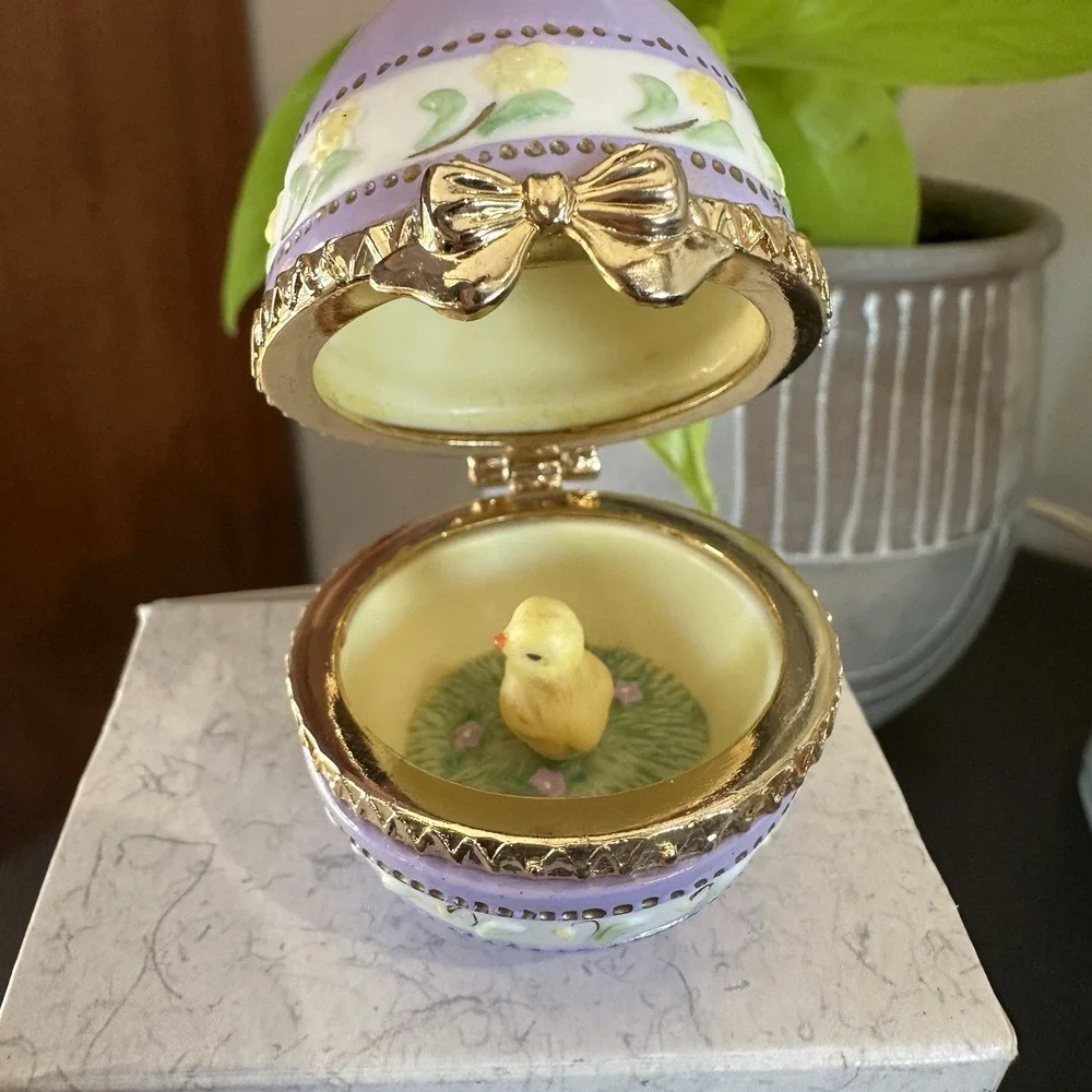 2001 Hallmark Chick Easter Egg Surprise 3 Keepsake Ornament IOB QEO8532